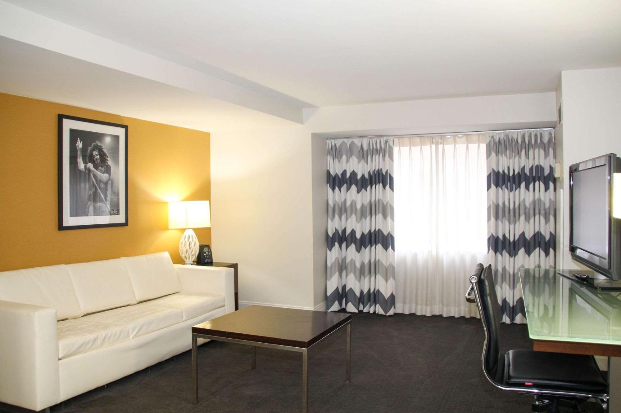 Comfort Inn & Suites Baltimore Inner Harbor Buitenkant foto
